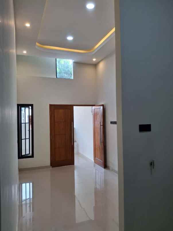 dijual rumah graha indah medokan ayu