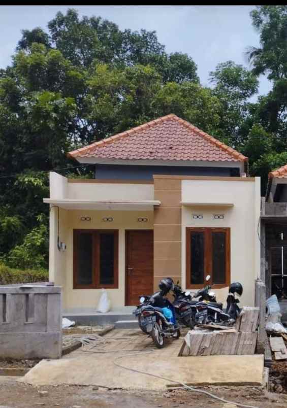 dijual rumah grand niravadhi
