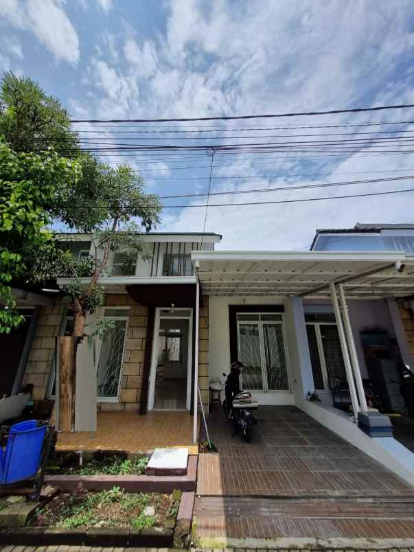 dijual rumah grand pinus regency