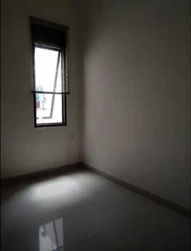 dijual rumah grand sharon cluster