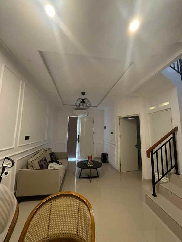 dijual rumah grand wisata