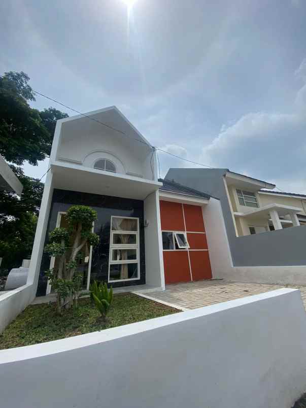 dijual rumah green river park