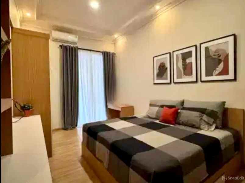 dijual rumah griya asri pakuwon city