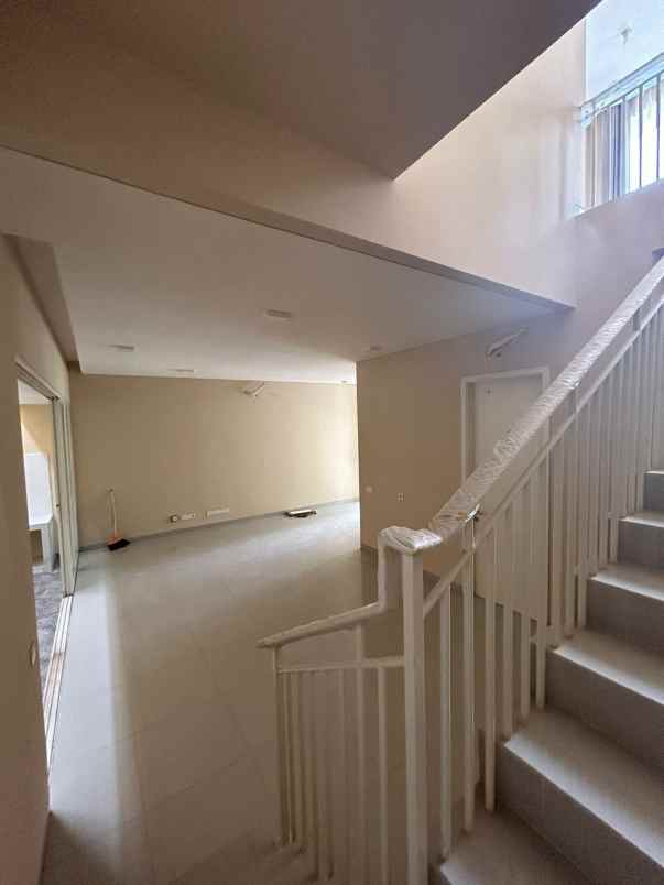 dijual rumah griya galaxy merr