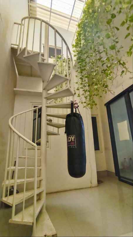 dijual rumah griya kebraon utama