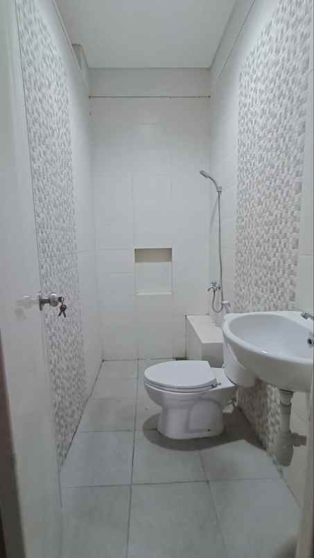 dijual rumah griya kebraon utama