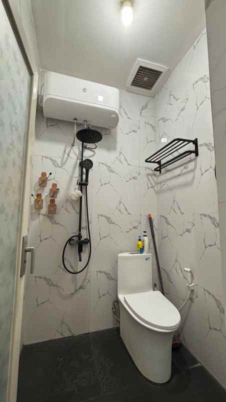 dijual rumah griya lestari