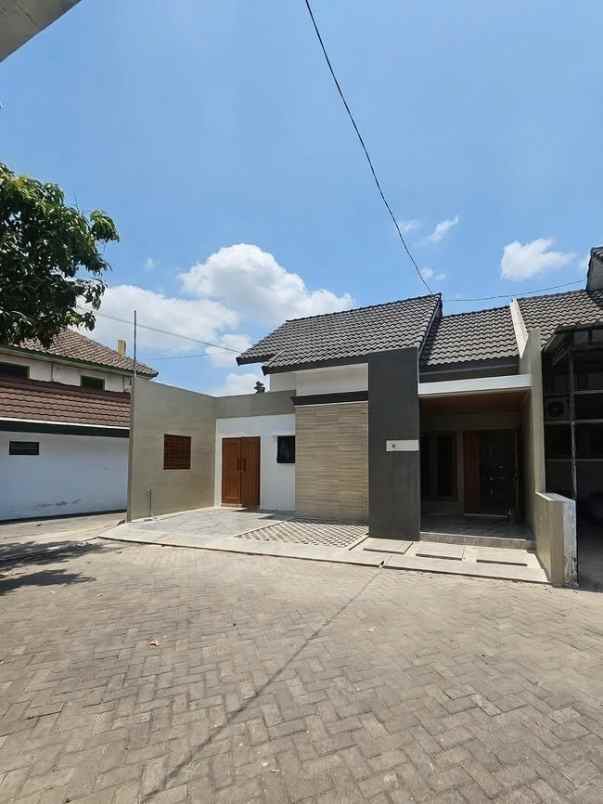dijual rumah grogol