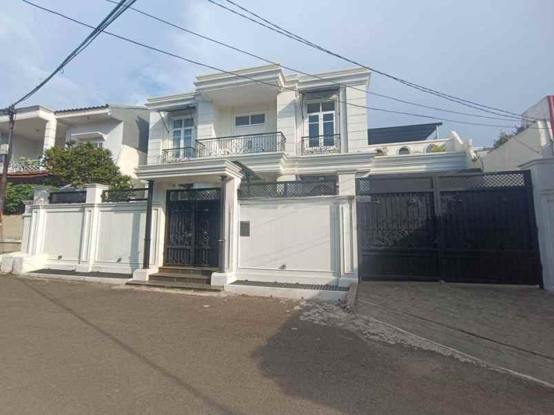 dijual rumah gudang peluru