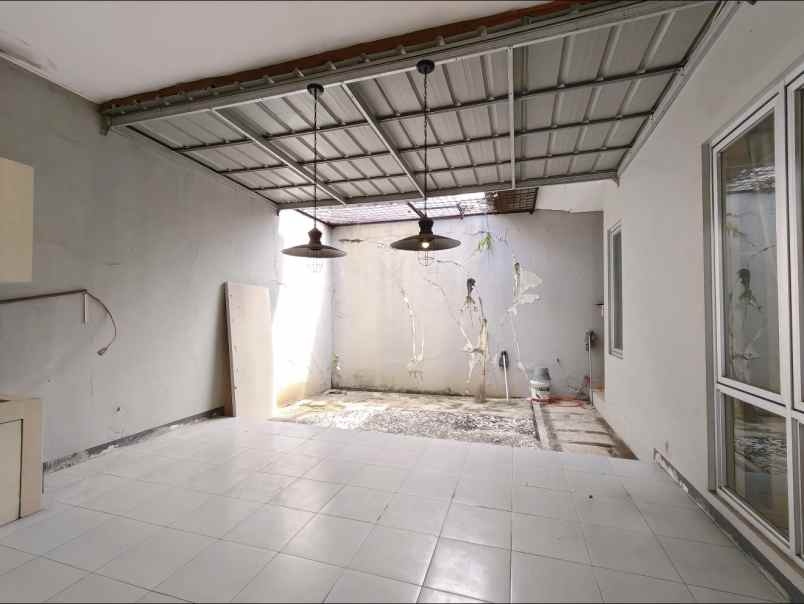 dijual rumah harapan indah