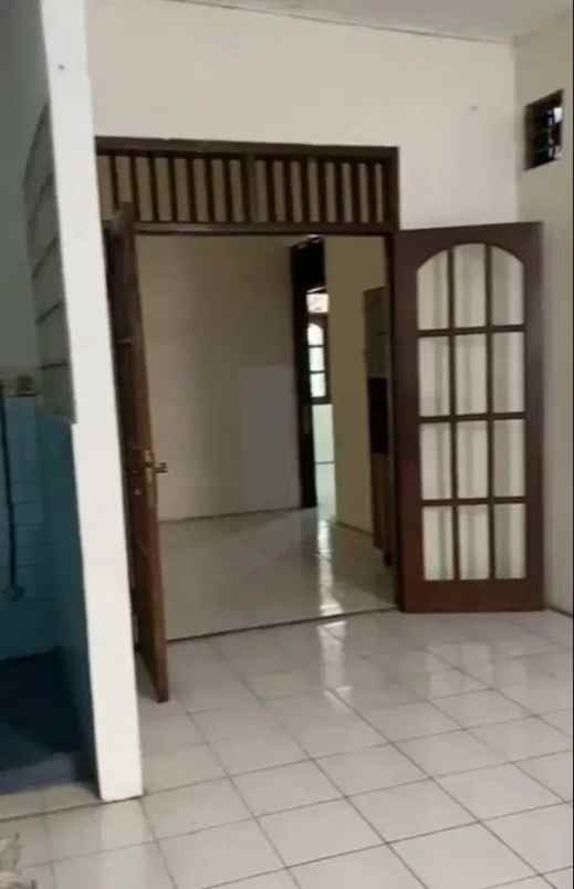 dijual rumah hitung tanah kawasan beji depok