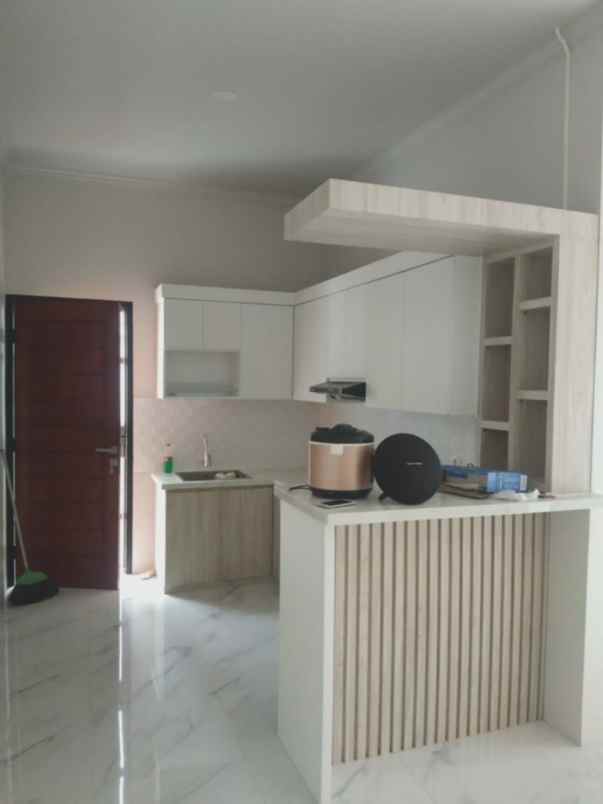 dijual rumah hook di legenda wisata cibubur