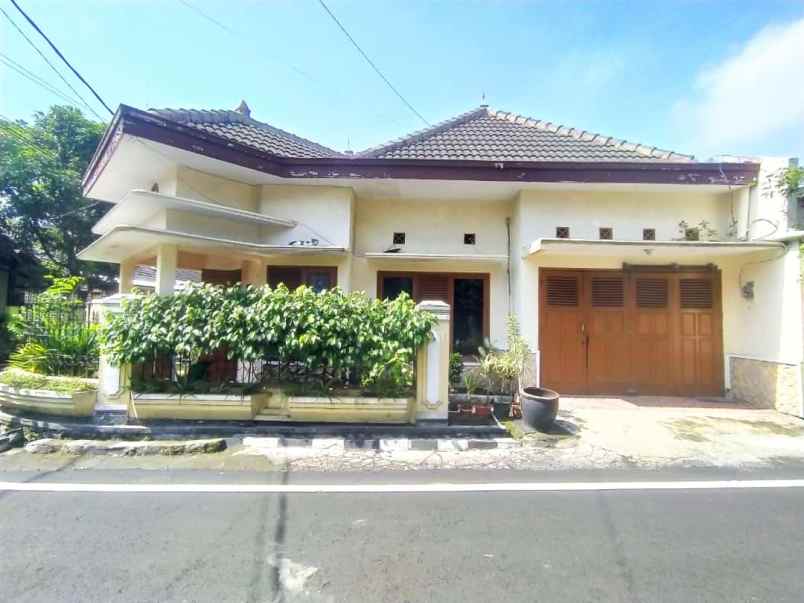 dijual rumah hook lokasi strategis di sulfat malang