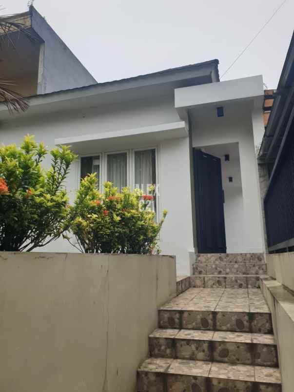 dijual rumah jagakarsa