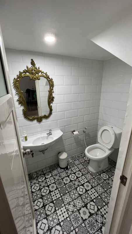 dijual rumah jagakarsa