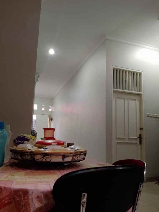 dijual rumah jakasetia