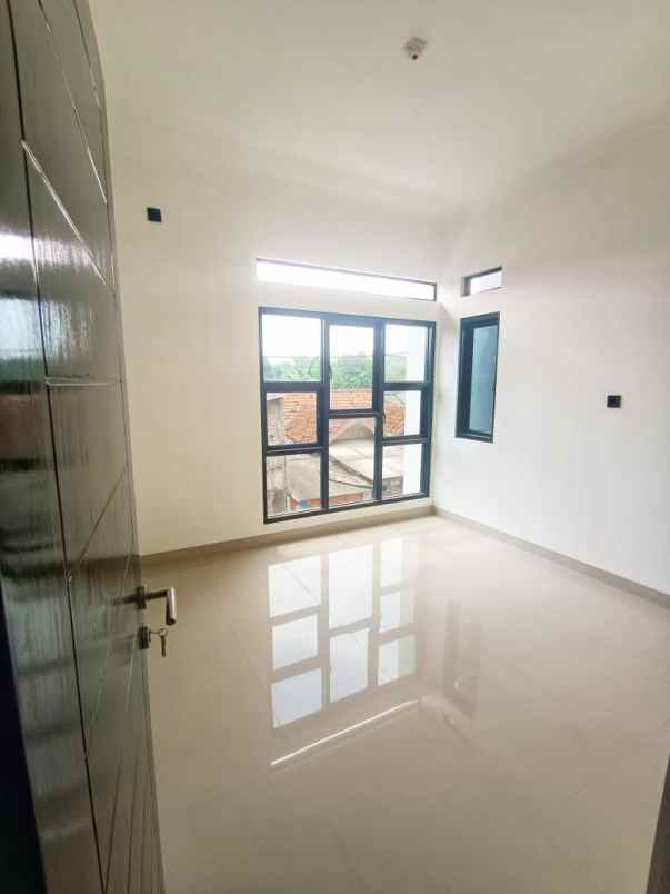 dijual rumah jalan bkkbn jalan raya