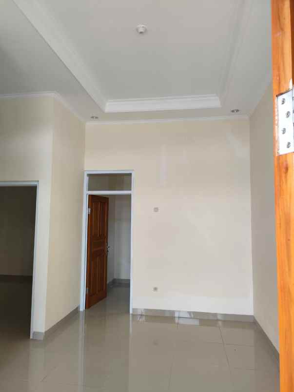 dijual rumah jalan ciguruwik desa