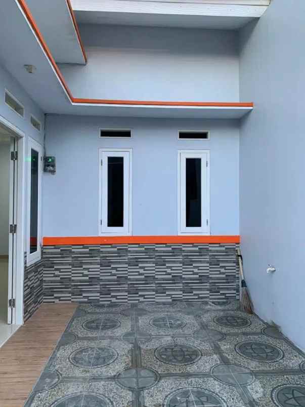 dijual rumah jalan haji nisan 102