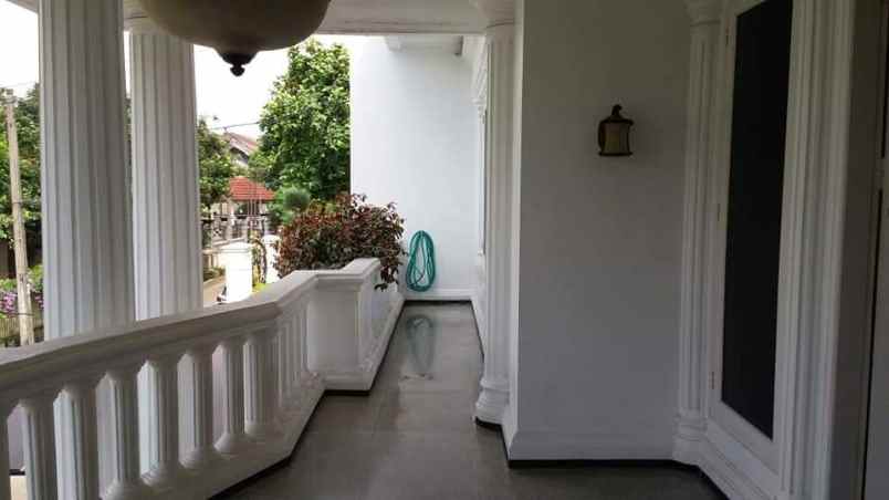 dijual rumah jalan jati indah