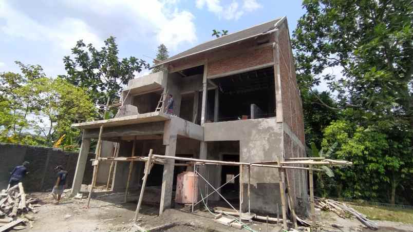 dijual rumah jalan kaliurang km 12