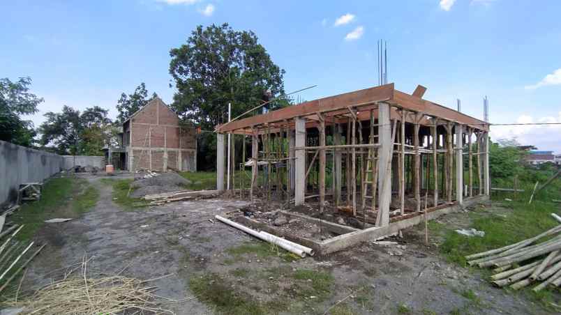 dijual rumah jalan kaliurang km 12