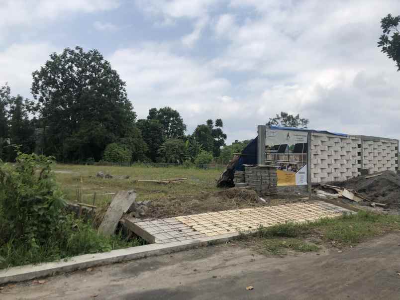 dijual rumah jalan kaliurang km 12