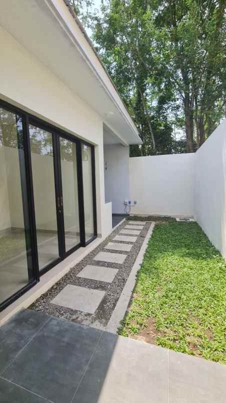 dijual rumah jalan kaliurang km 12