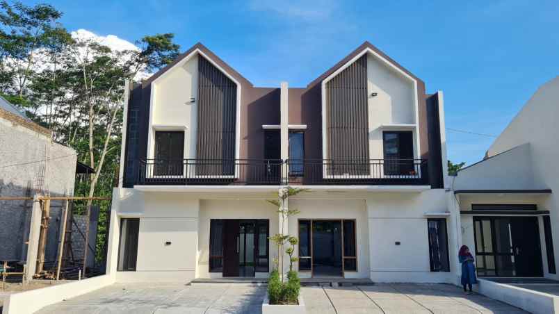 dijual rumah jalan kaliurang km 12