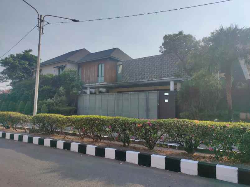 dijual rumah jalan kupang indah