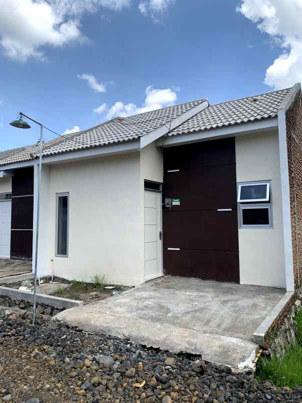 dijual rumah jalan letjend sutoyo jember