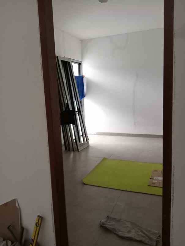 dijual rumah jalan poncol indah