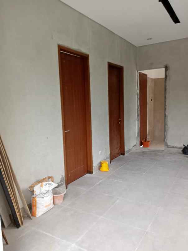 dijual rumah jalan poncol indah