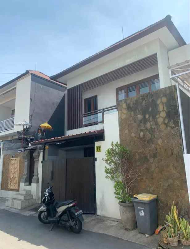 dijual rumah jalan pulau moyo