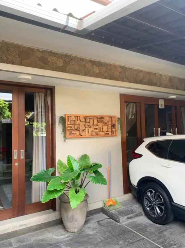 dijual rumah jalan pulau moyo