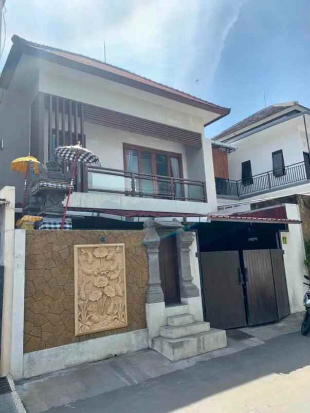 dijual rumah jalan pulau moyo