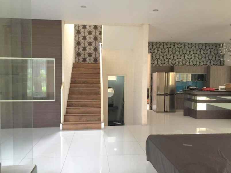 dijual rumah jalan raffles garden