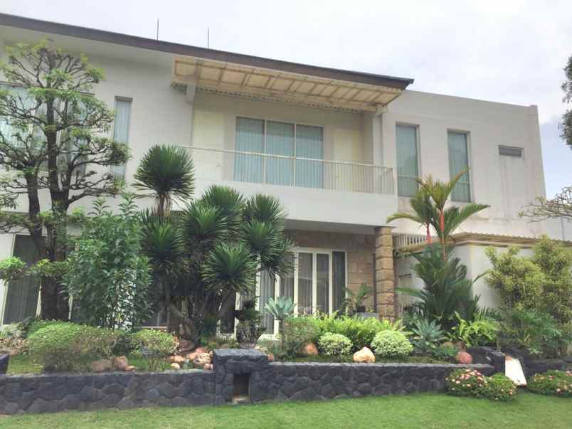 dijual rumah jalan raffles garden