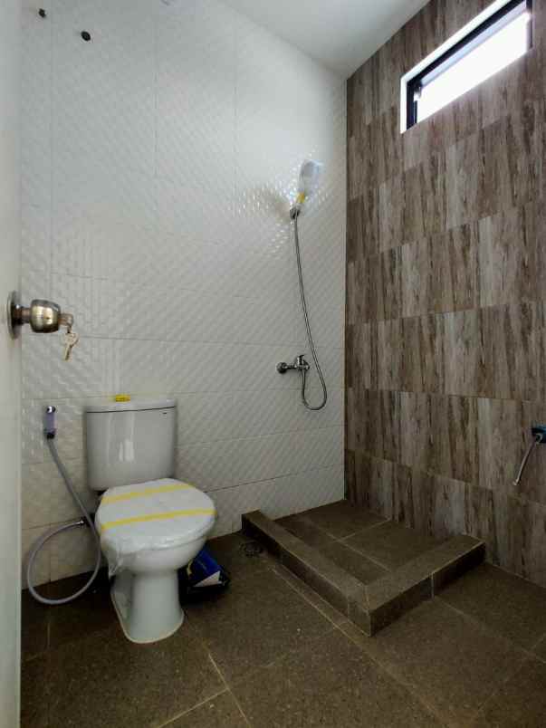 dijual rumah jalan raya ceger pondok aren