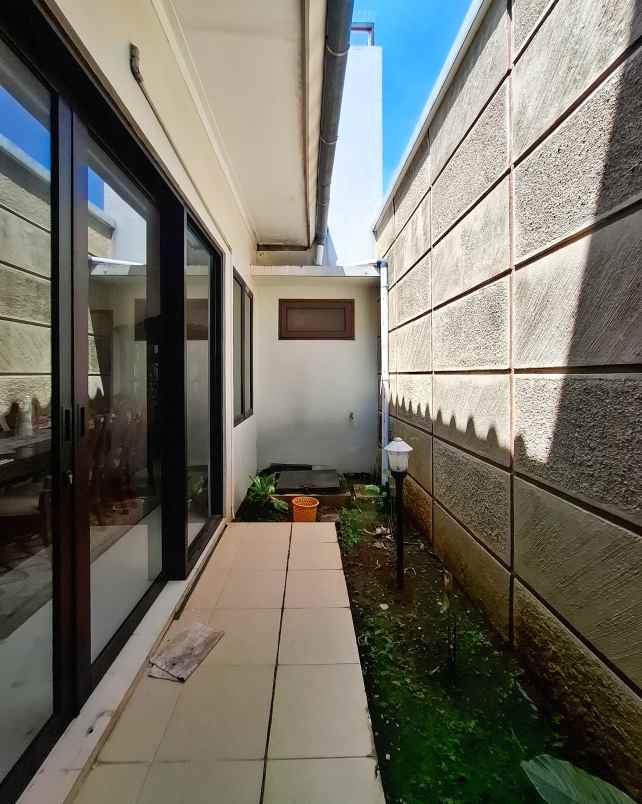 dijual rumah jalan raya cilandak citos