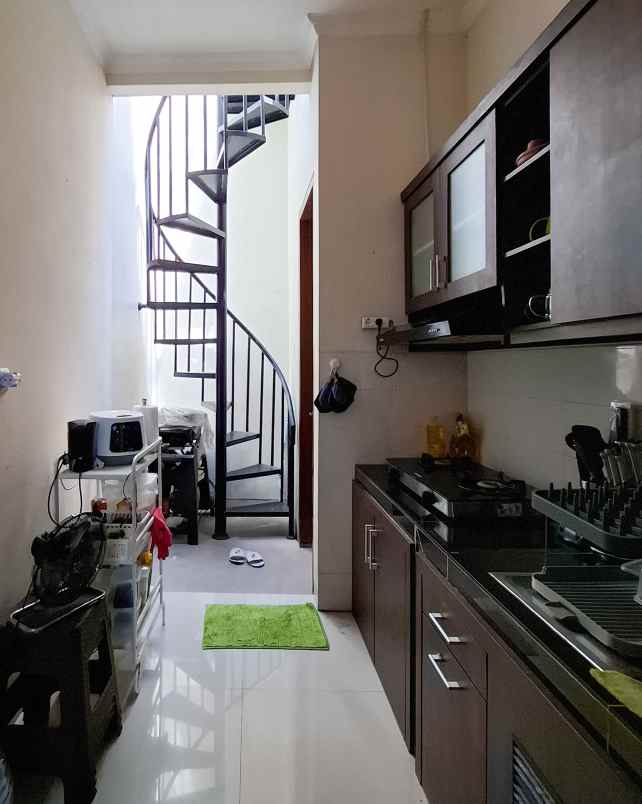 dijual rumah jalan raya cilandak citos