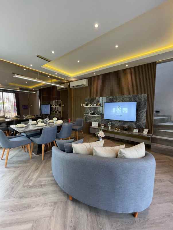 dijual rumah jalan raya pahlawan rempoa