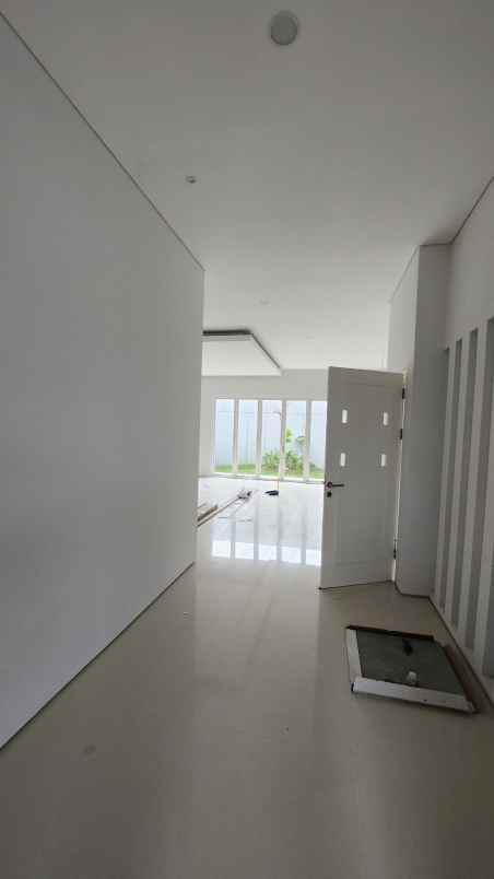 dijual rumah jalan royal residence