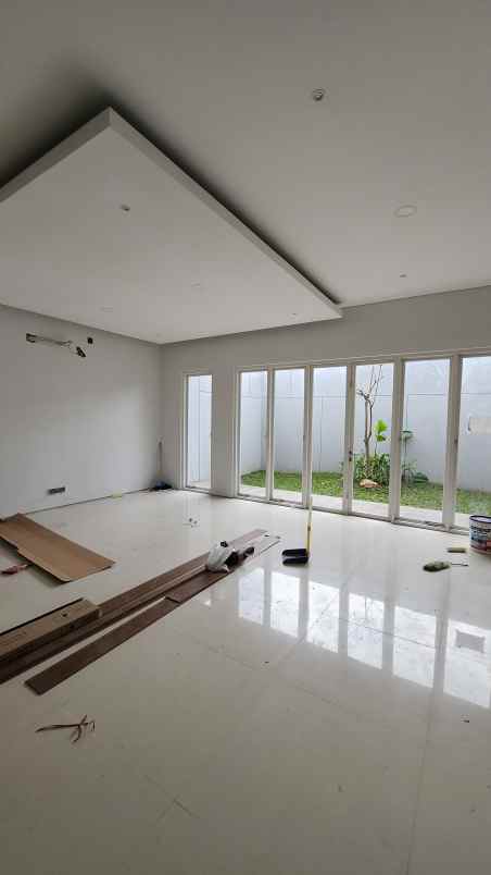 dijual rumah jalan royal residence