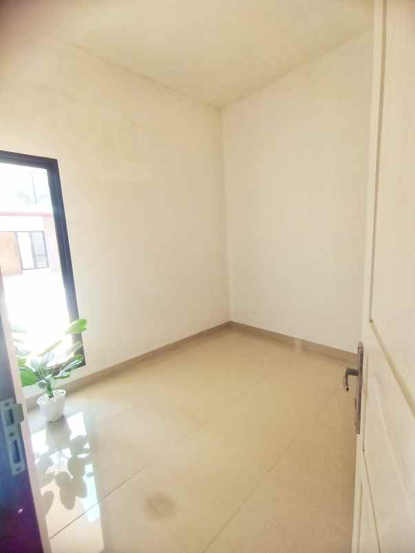 dijual rumah jalan sengon raya