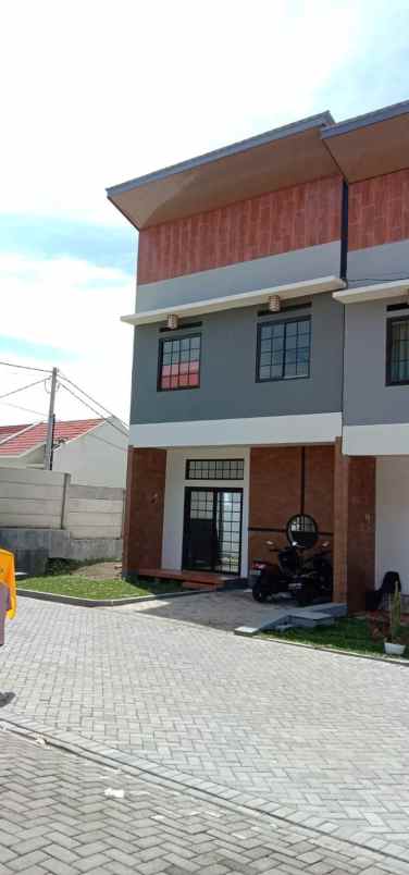 dijual rumah jambudips