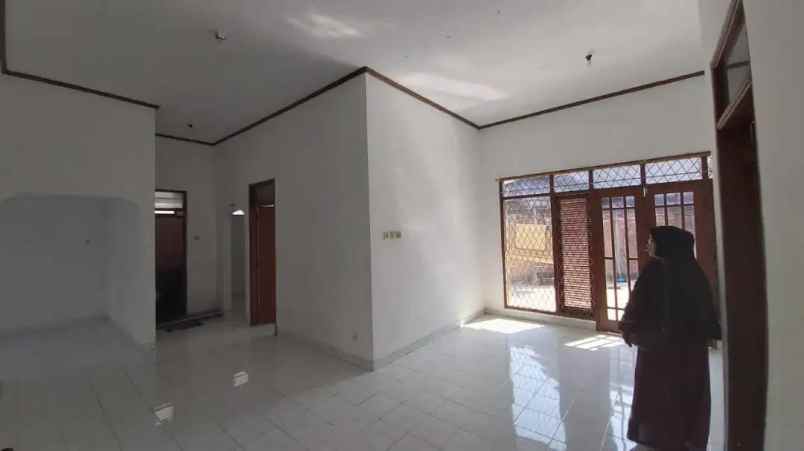 dijual rumah jatiwaringin asri