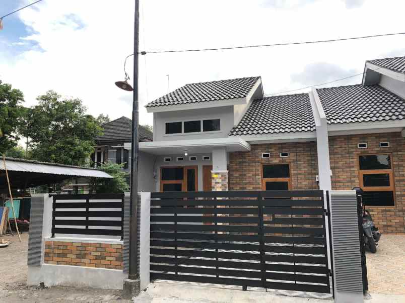 dijual rumah jetak selomartani kalasan