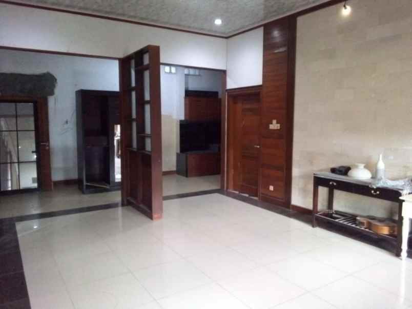 dijual rumah jl bougenville no 8