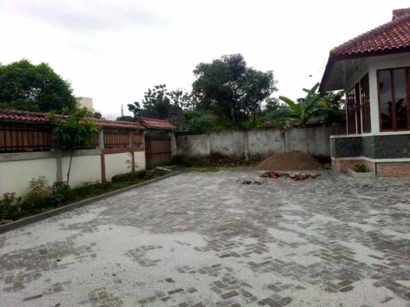 dijual rumah jl bougenville no 8